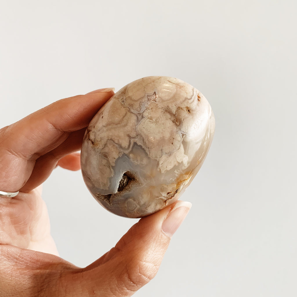Flower Agate palm stone